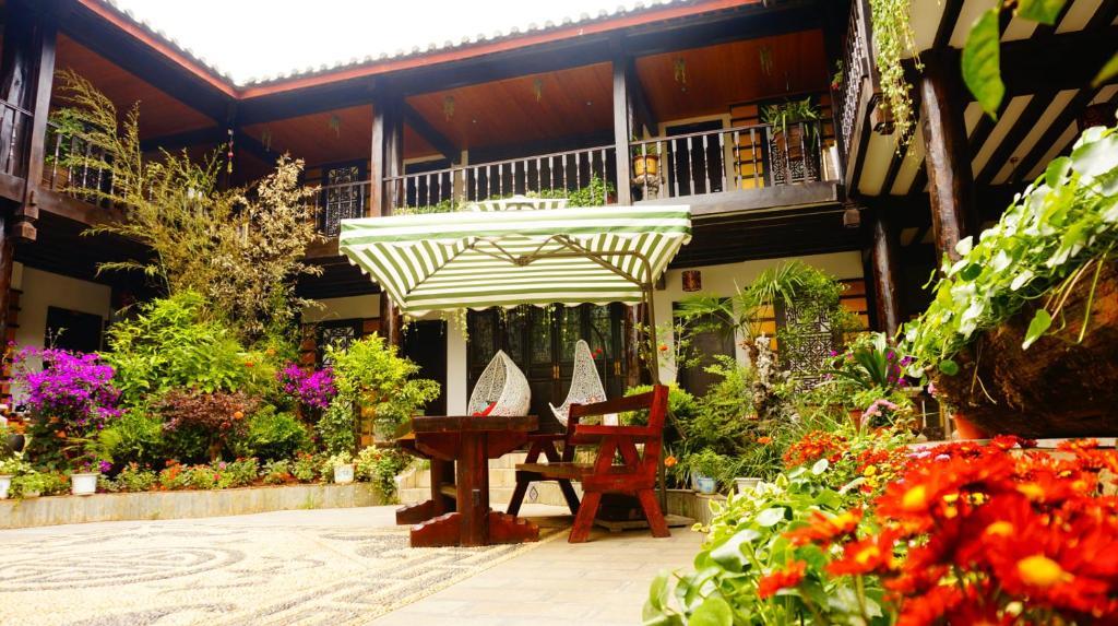 Lijiang Wangjia Courtyard Inn Buitenkant foto
